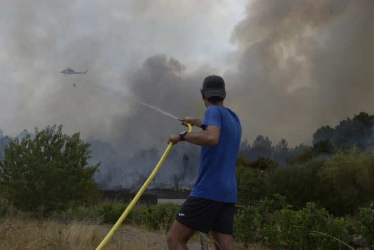 Rural.- Pontón y Besteiro mandan su apoyo a los afectados por los incendios y a los efectivos de extinción