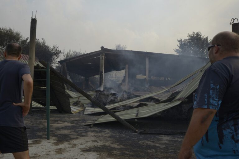 La unión vecinal, clave para combatir los incendios en Trives, Chandrexa y Montederramo: «Salvamos el pueblo»