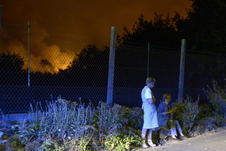 Rural.- Continúan los cortes de luz en Ourense a causa de los incendios, con interrupciones de más de 10 horas