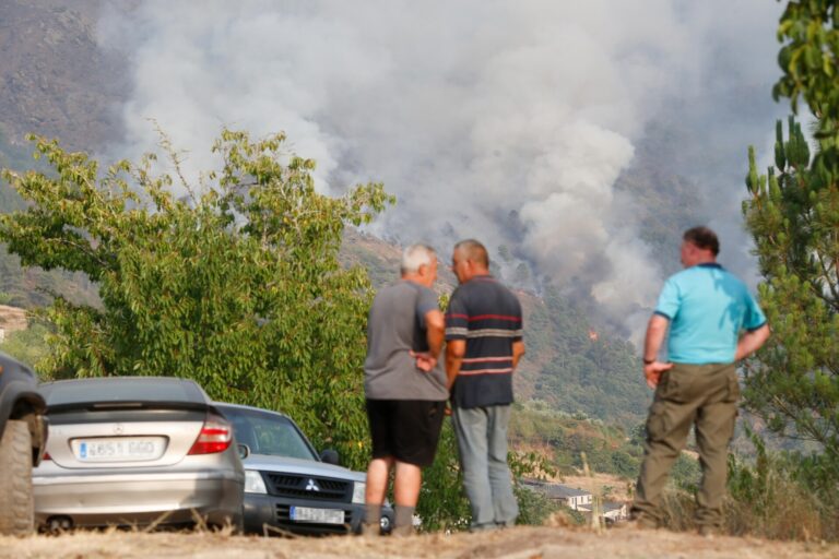 Continúan activas las medidas de protección a la ciudadanía por los incendios en la provincia de Ourense
