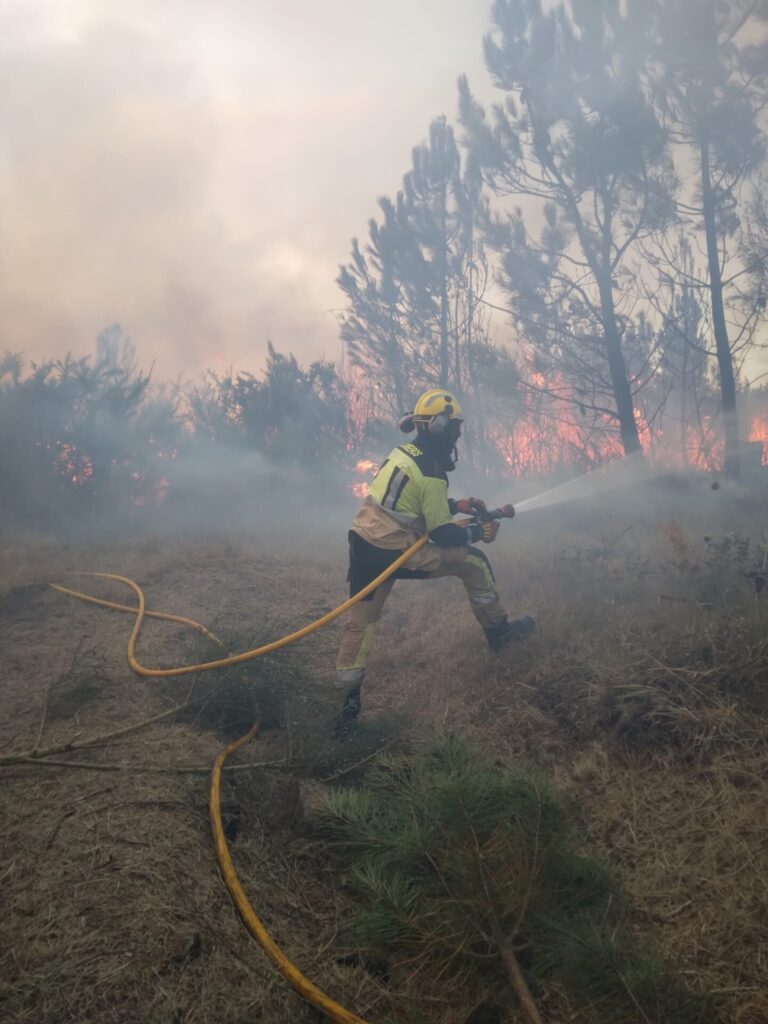 Rural.-Consorcio Provincial Contraincendios de A Coruña refuerza su operativo en Ourense, que pasa de 12 a 16 bomberos