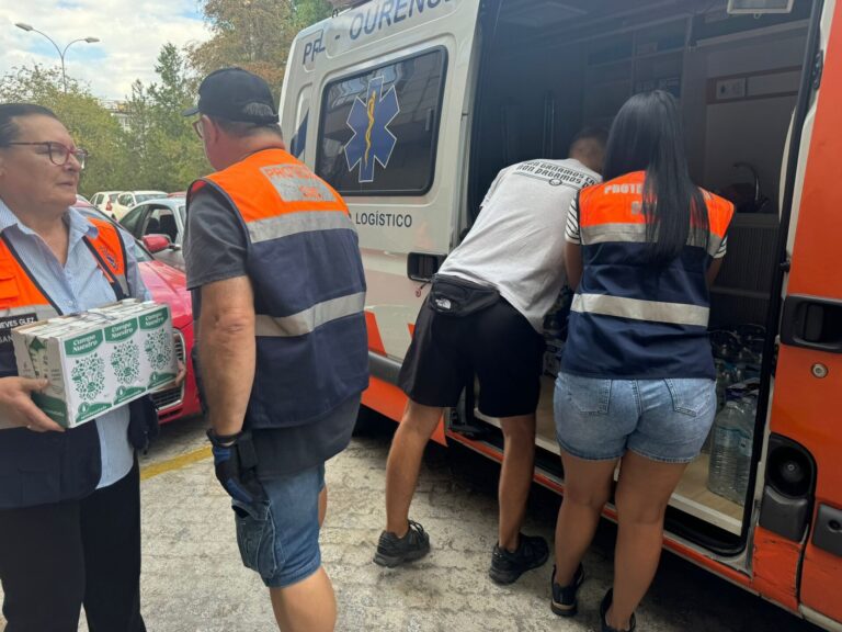 Rural.- Una iniciativa ciudadana canaliza la ayuda voluntaria por los incendios en WhatsApp, con más de 2.000 personas
