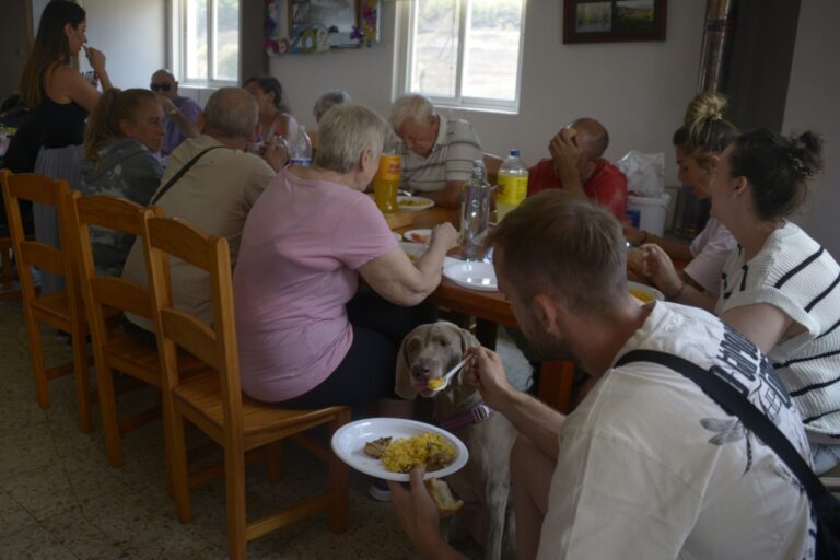 Rural.- El fuego de Vilamartín (Ourense) une a los vecinos: «No somos familia, pero como si lo fuésemos»