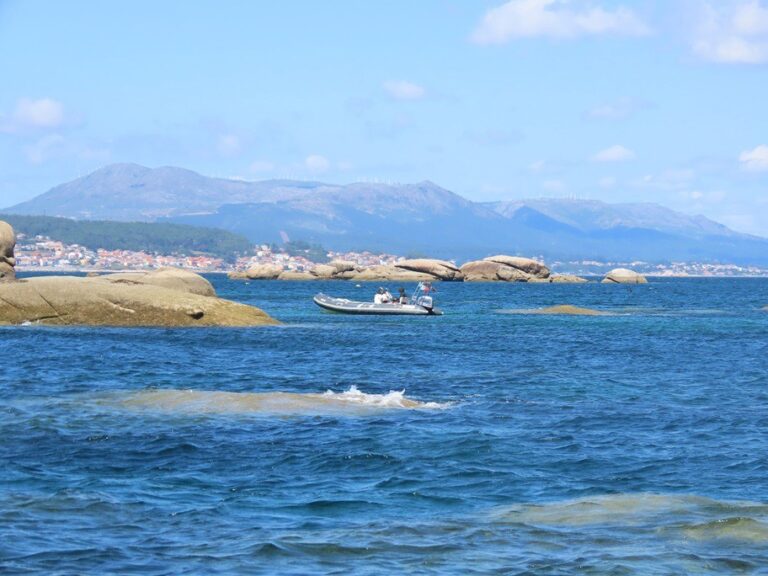 Pesca.- Identificadas dos personas que practicaban pesca prohibida en el Parque das Illas Atlánticas, en Sálvora