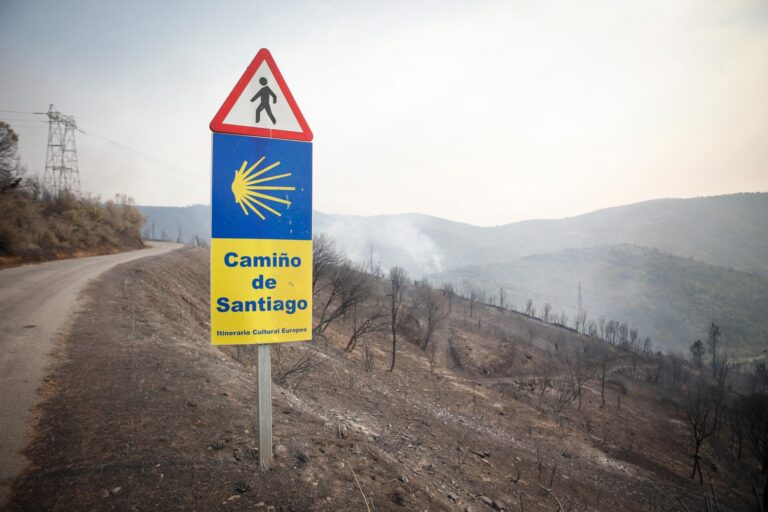 Rural.- Todas las rutas del Camino están «transitables», pese a daños puntuales de las llamas en señales y barandillas