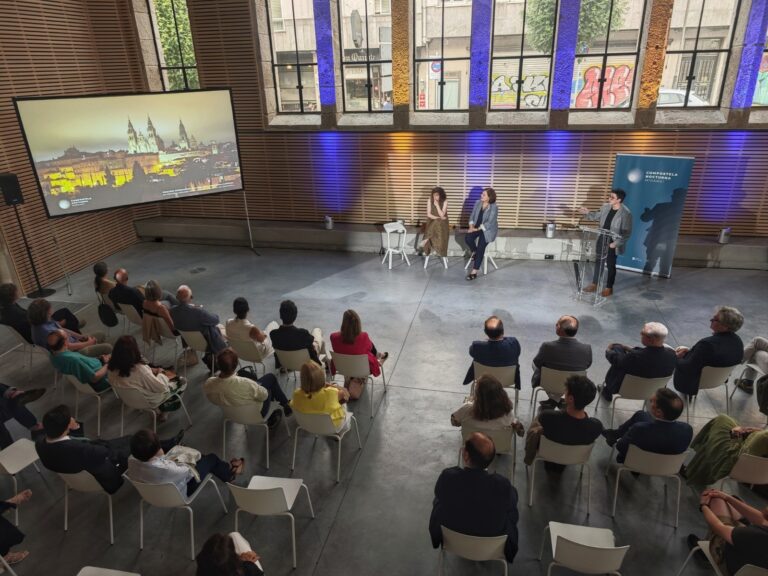 Un total de 26 propuestas son candidatas a iluminar el entorno monumental de la Catedral de Santiago