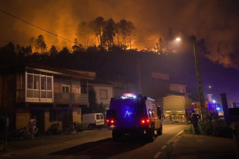 Rural.- Galicia vive 24 horas de avances favorables de los incendios, con cuatro estabilizados el sábado