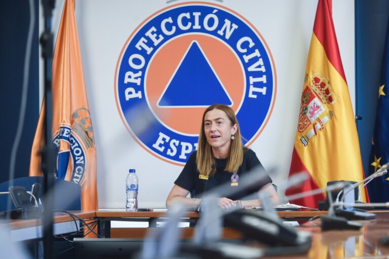 Protección Civil rebaja a 14 los fuegos activos y alerta sobre Garaño (León) que «evoluciona muy desfavorablemente»