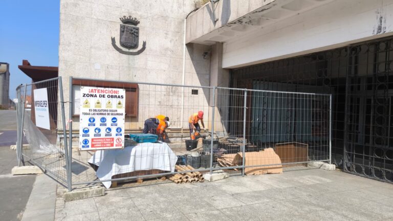 El BNG vuelve a pedir la retirada del busto de Juan Carlos I de la entrada del Ayuntamiento de Vigo