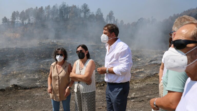 Rural.- Besteiro pide a Rueda que «actúe ya» ante el incendio en el vertedero de A Rúa: «10 días respirando humo»