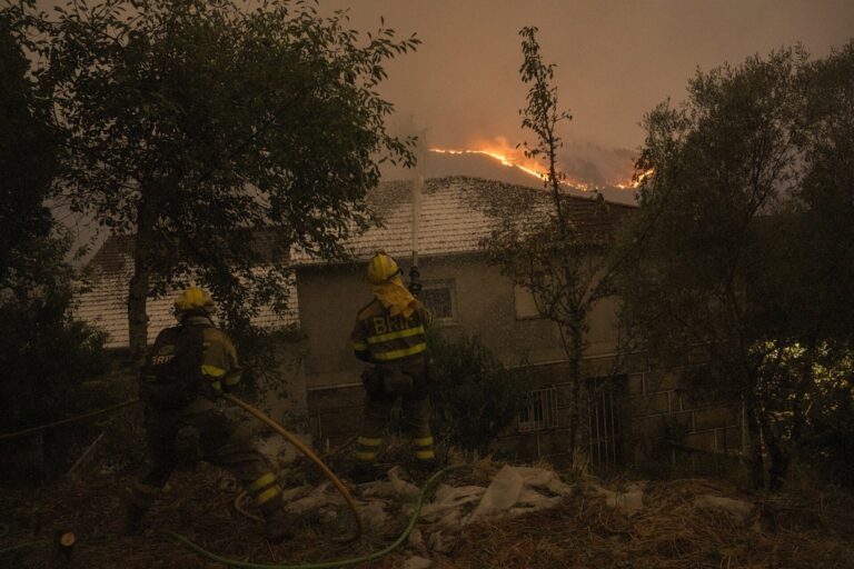 Rural.- La Xunta da por controlados la mayoría de incendios en Ourense, entre ellos el mayor de la historia, en Larouco