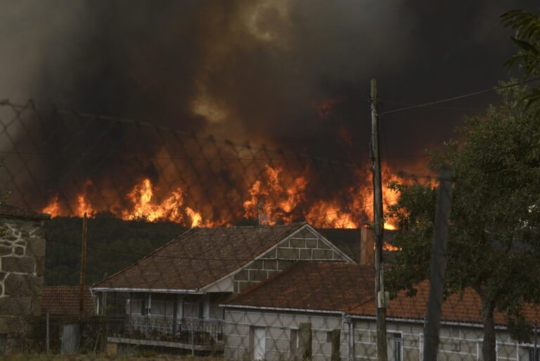 Sin cambios en la evolución de los brigadistas y el bombero heridos en los incendios en Ourense