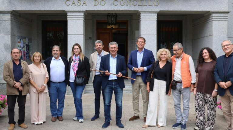El nuevo alcalde de O Barco de Valdeorras (Ourense), Aurentino Alonso, toma posesión tras la dimisión de su predecesor