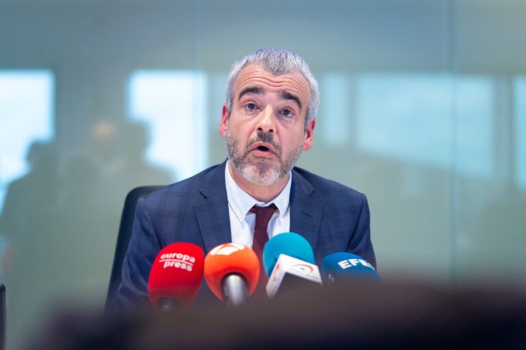 Aena acusa a Ryanair de «fariseísmo» y recuerda el «estratosférico bonus» de 100 millones de O’Leary