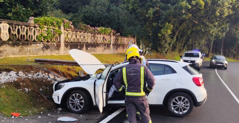 Una conductora herida al chocar contra un poste de hormigón en Bergondo (A Coruña)