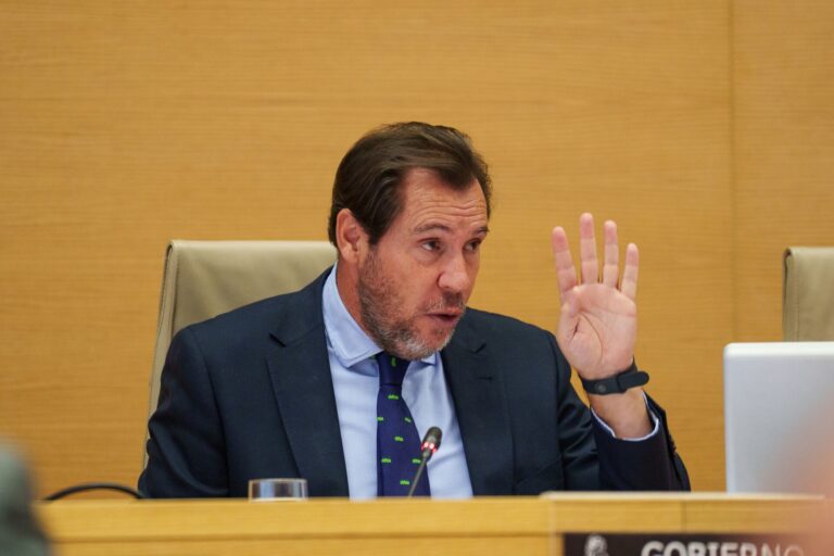 Puente defiende la supresión de frecuencias en A Gudiña y argumenta que el tráfico de viajeros a Galicia aumentó un 40%