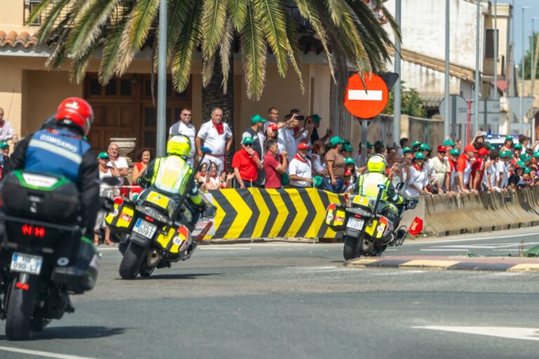 La Guardia Civil despliega un amplio dispositivo de más de 150 agentes en el paso de La Vuelta por Galicia