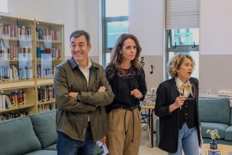 El plan de reducción de la burocracia permitirá ahorrar más de 120.000 horas de trabajo administrativo por curso