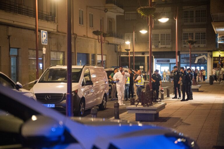 La mujer asesinada supuestamente a manos de su hijo en Vilagarcía de Arousa presentaba heridas de arma blanca