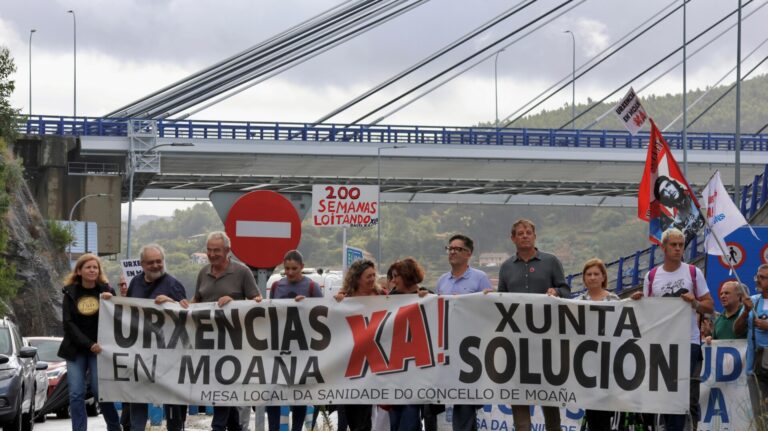 Besteiro pide «poner fin» a la «emergencia sanitaria» desde Moaña, donde encadenan 200 semanas de movilizaciones