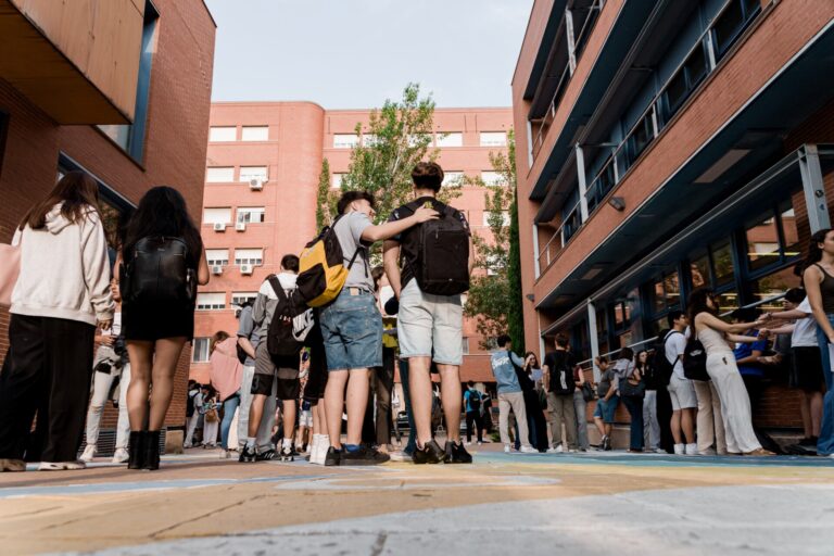 Universitarios exigen un «plan urgente» de residencias públicas y ayudas ante la subida de precios de habitaciones