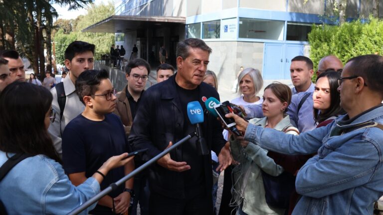 Besteiro atribuye al «negacionismo del PP» la crisis de los incendios y el «deterioro» de los servicios públicos