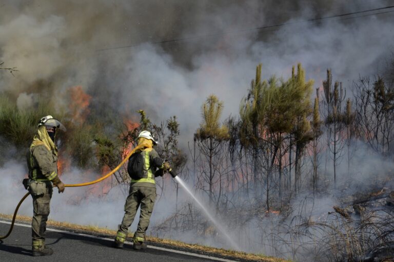 Bomberos de Ourense denuncian que hacen 400 horas extra al año sin cobrar tras la sentencia de un policía local