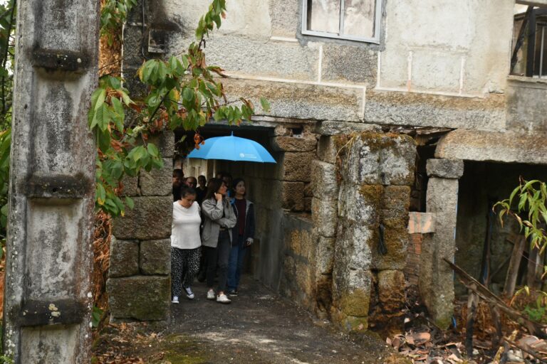 Allegue traslada a afectados por fuegos en Carballeda de Avia el «compromiso» de la Xunta para «acelerar» ayudas