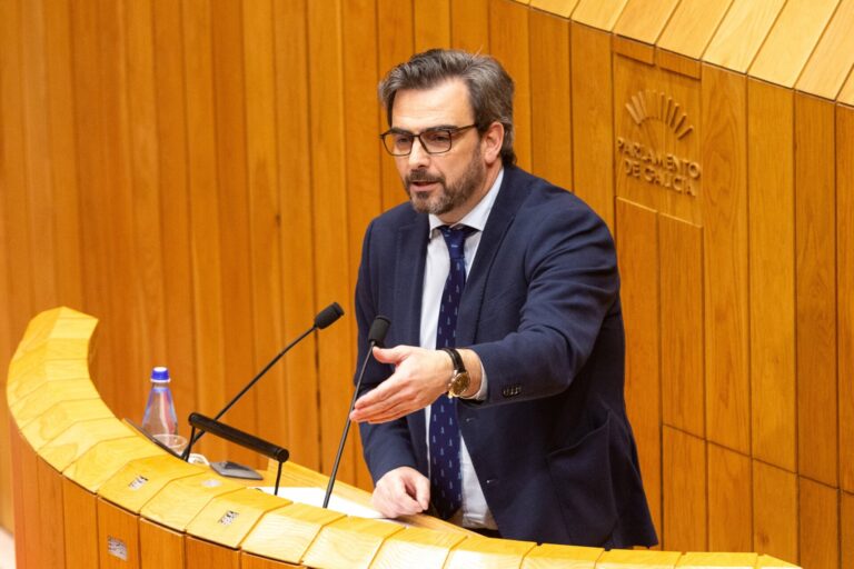 La Xunta denuncia que no sabe «nada» de los medios comprometidos por el Gobierno para las tareas post incendios