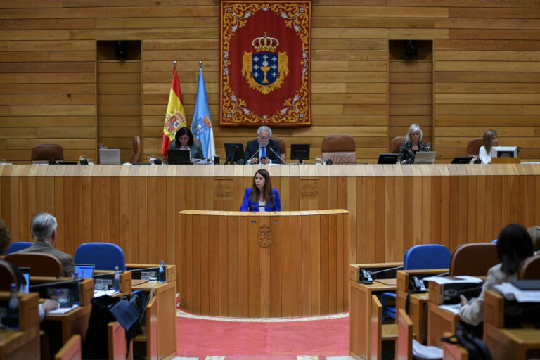 La conselleira do Medio Rural erige el operativo anti incendios en «el mejor» de Europa, pero se abre a cambios