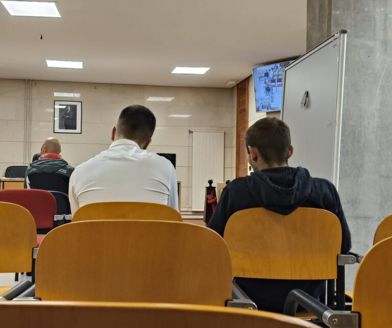 Fiscalía baja a tres años de cárcel la condena que pide a dos acusados de vender drogas a menores en A Pobra (A Coruña)