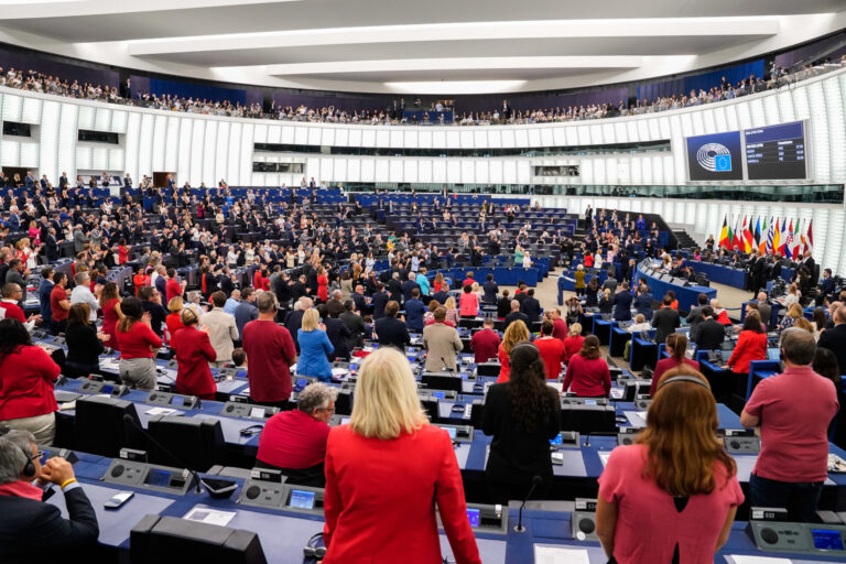 La Eurocámara condena la «catástrofe humanitaria» en Gaza pero evita tildarla de «genocidio»