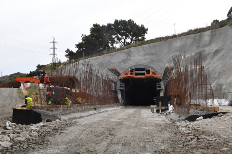 Finalizada la excavación de los túneles y galerías en las obras del acceso ferroviario al puerto exterior de A Coruña