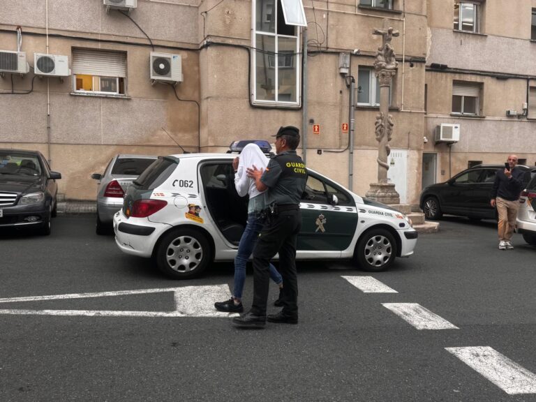 Tres detenidos y dos investigados por su vinculación con varios robos con fuerza en O Carballiño (Ourense)
