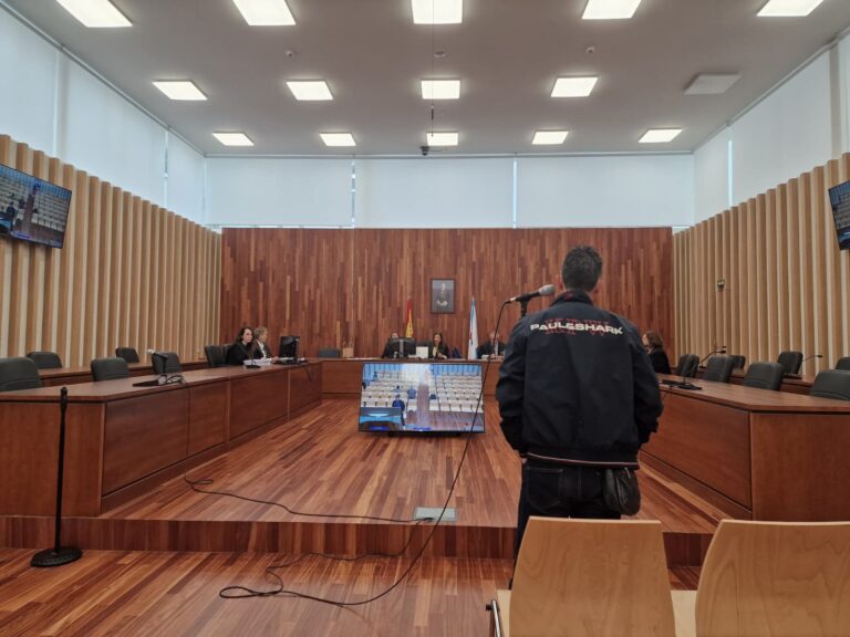Un ladrón reincidente acepta 4 años de cárcel por entrar a robar en tres casas en Vigo