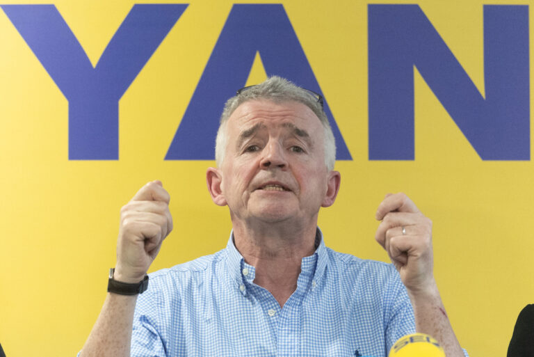Turismo.- Ryanair amenaza con recortar otro millón de plazas el próximo verano si Aena no baja las tasas