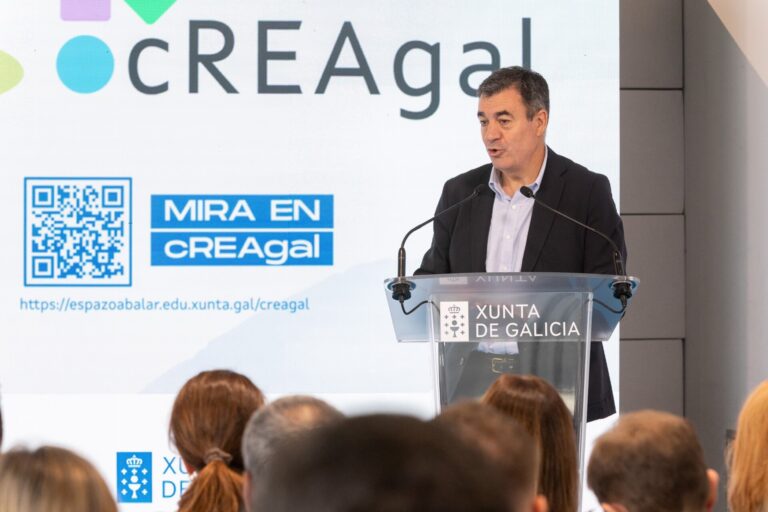 Román Rodríguez acusa a oposición y sindicatos de «retorcer» datos sobre profesores: «Hay menos alumnos y más docentes»