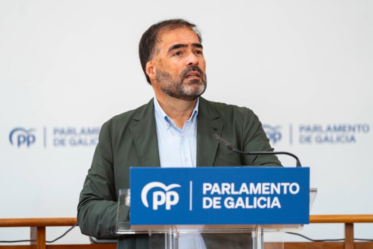PPdeG dice que la experiencia con los anuncios de Puente hace «difícil de creer» que las cercanías vayan a ser realidad