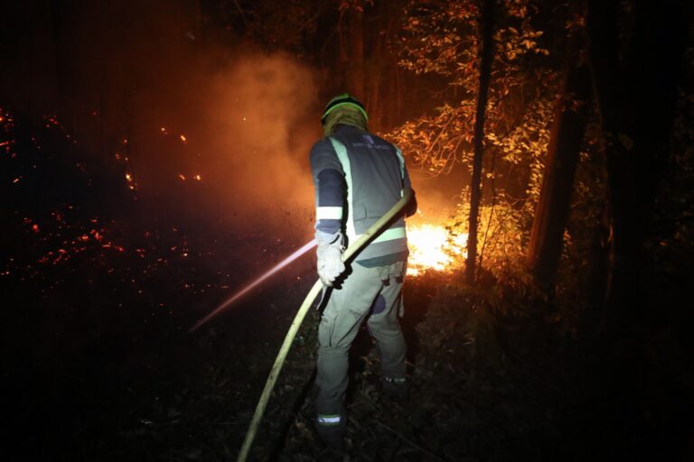 Rural.- Evacuados al Chuac en pronóstico grave los cinco brigadistas heridos en Barreiros (Lugo)