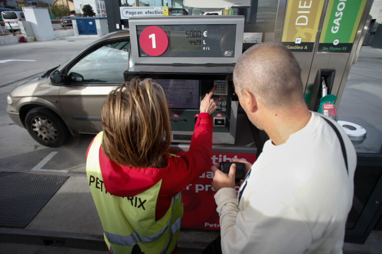 El coste laboral sube un 2,3% en Galicia, hasta 2.879 euros por trabajador al mes, casi 380 menos que la media nacional