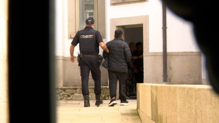 Decretan prisión sin fianza para los tres detenidos por el alijo de cocaína en A Pobra (A Coruña)
