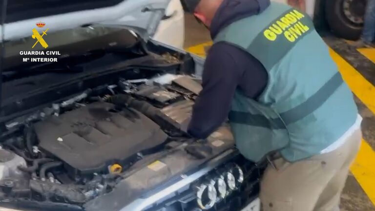 Detenido un varón de Pontevedra cuando intentaba introducir en Bizkaia dos kilos de cocaína oculta en un coche