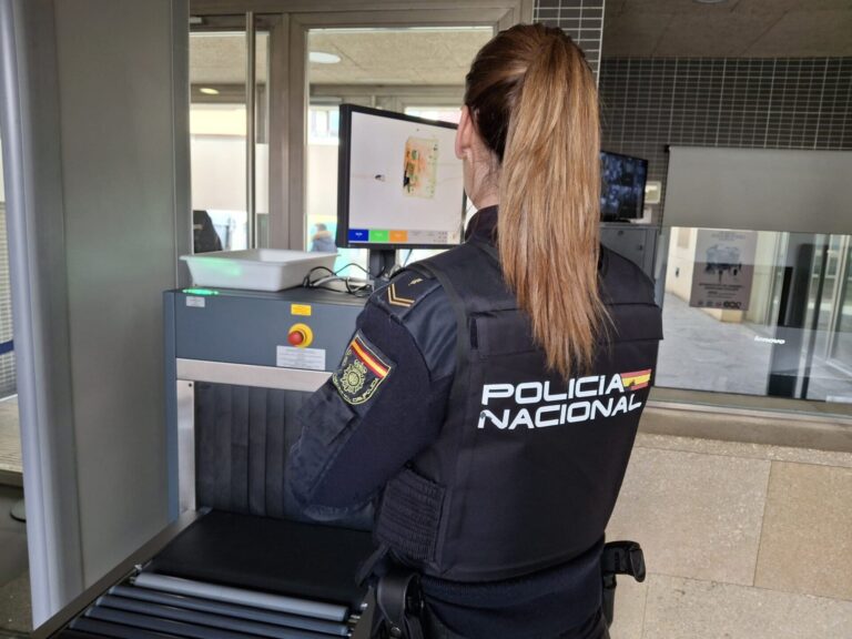 Al menos cinco detenidos en una operación contra el tráfico de drogas  en Fisterra y Arteixo