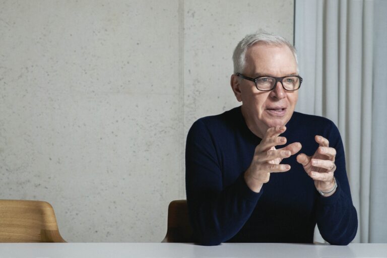 El arquitecto Chipperfield destaca las condiciones de Galicia para alcanzar la sostenibilidad en su ingreso en la RAC