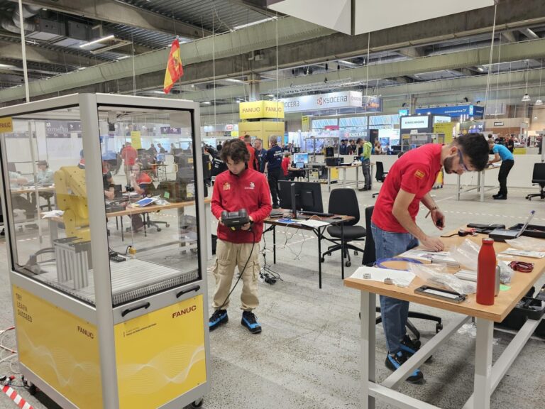 La mitad de las ofertas de empleo publicadas en el último año en Galicia solicitan Formación Profesional, según Adecco