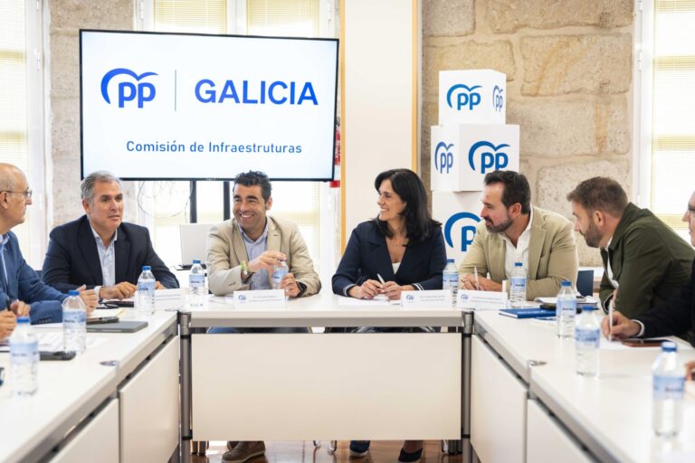El PPdeG denuncia el «aislamiento» al que el Gobierno de Pedro Sánchez somete a Galicia «por tierra, mar y aire»