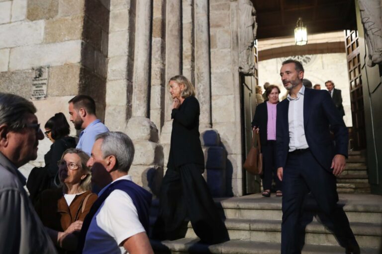 Familiares, representantes empresariales y políticos dan el último adiós al empresario José María Castellano