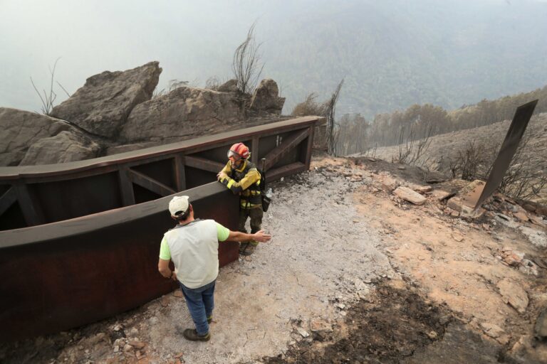Rural.- Galicia tiene activos dos incendios forestales tras quedar estabilizado el de A Fonsagrada (Lugo)