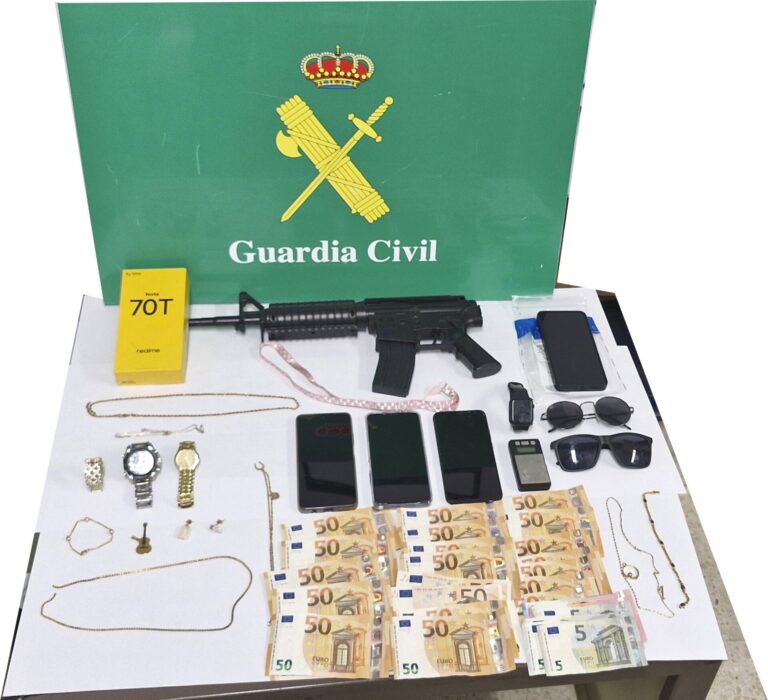 Detenido un matrimonio de Ponteareas (Pontevedra) por más de una docena de robos en casas habitadas