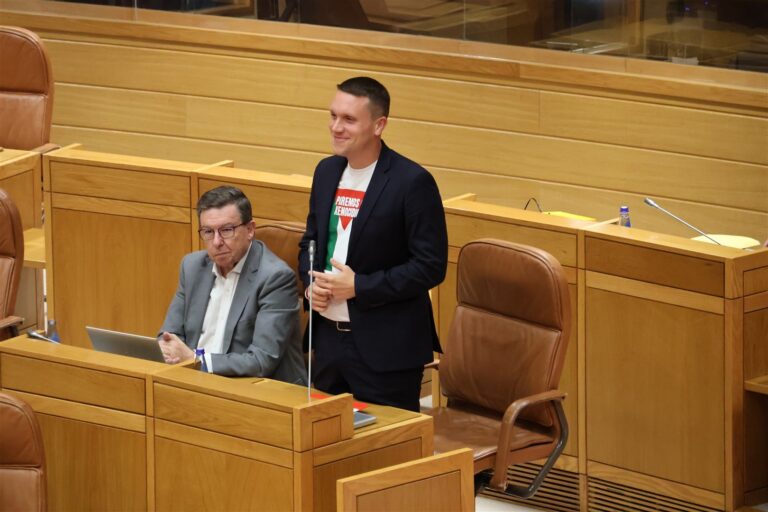 Aitor Bouza promete como diputado del PSdeG tras la salida de Abalde para la Subdelegación de A Coruña